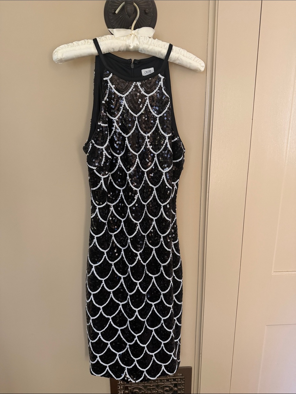 GORGEOUS CACHE COCKTAIL DRESS